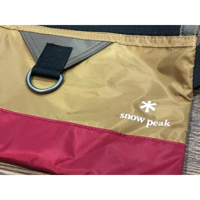 Snow Peak(スノーピーク)の希少 開封未使用品 スノーピーク 原宿 限定 サコッシュ アメドカラー スポーツ/アウトドアのアウトドア(その他)の商品写真