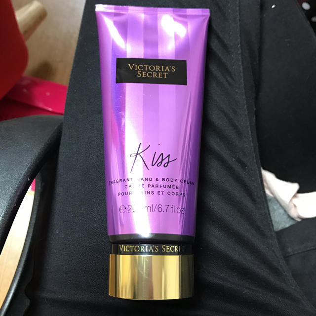 Victoria's Secret(ヴィクトリアズシークレット)のヴィクトリアシークレット HAND&BODYcream コスメ/美容のボディケア(ボディクリーム)の商品写真