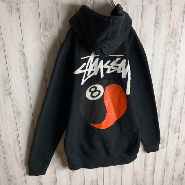 【即完売モデル】 STUSSY バックプリント 希少デザイン 入手困難 パーカー