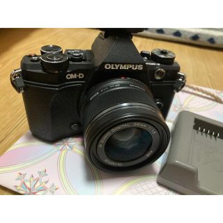 OLYMPUS - OLYMPUS E-M5 Mark2 本体 25mm単焦点レンズ セットの通販 by ...