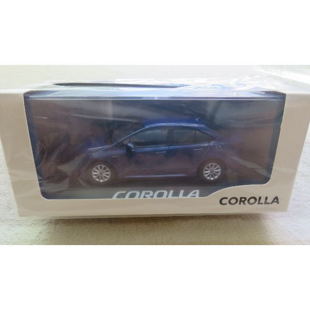 トヨタ(トヨタ)の非売品／未開封／新品 トヨタ カローラ セダン ミニカー COROLLA  青 エンタメ/ホビーのおもちゃ/ぬいぐるみ(ミニカー)の商品写真