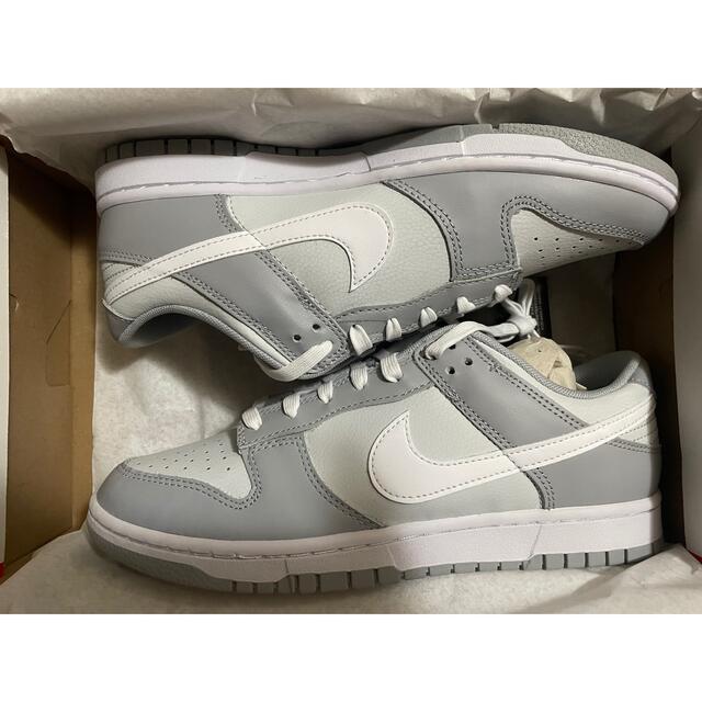 NIKE(ナイキ)のNIKE ダンク　low グレー メンズの靴/シューズ(スニーカー)の商品写真