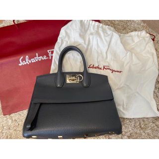 サルヴァトーレ・フェラガモ Salvatore Ferragamo スタジオ マイクロ672 21H672 キャメル レザー レディース ハンドバッグ