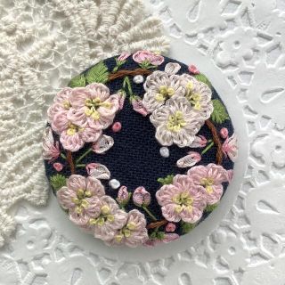 さくら　刺繍ブローチ/ ヘアゴム　ハンドメイド(コサージュ/ブローチ)