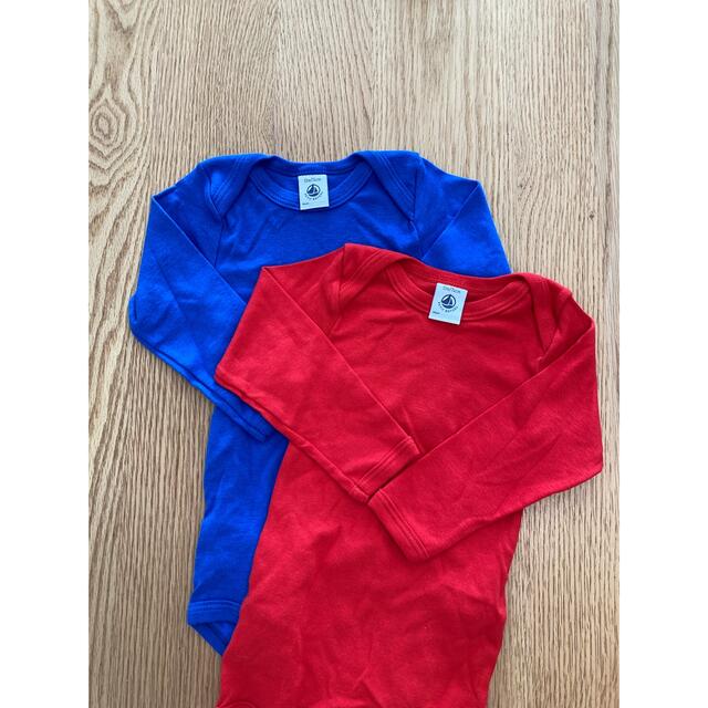 PETIT BATEAU(プチバトー)のプチバトー　長袖肌着　ロンパース　2枚 キッズ/ベビー/マタニティのベビー服(~85cm)(肌着/下着)の商品写真