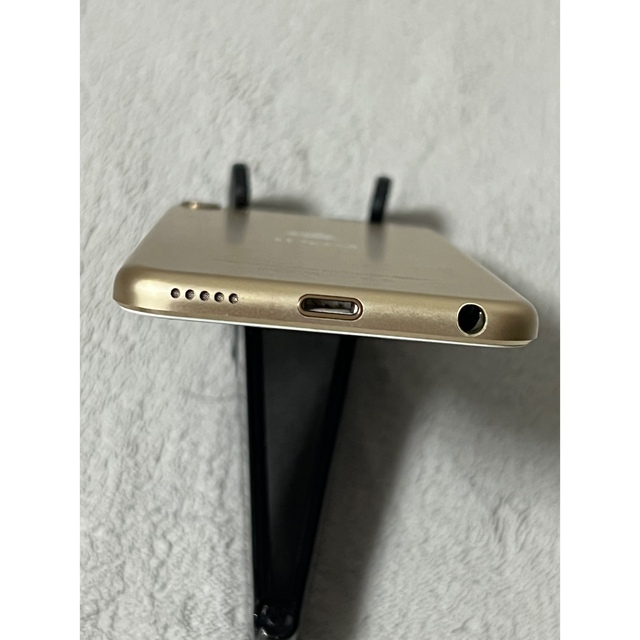 Apple(アップル)のiPod touch 6世代 ゴールド 32GB スマホ/家電/カメラのオーディオ機器(ポータブルプレーヤー)の商品写真