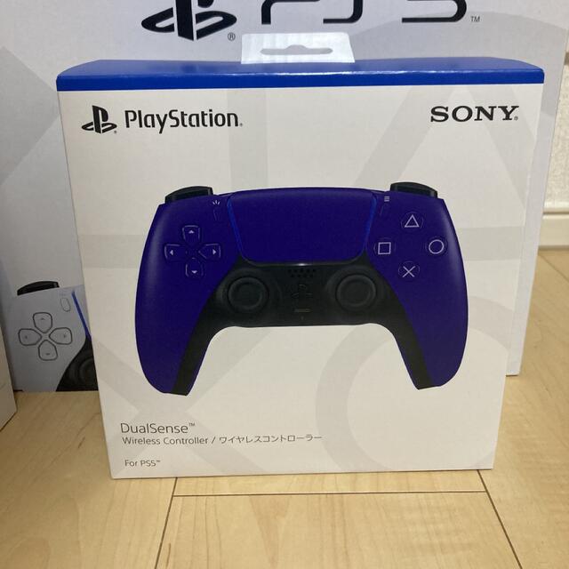 PlayStation(プレイステーション)のPS5 通常版　コントローラー　充電スタンド　セット エンタメ/ホビーのゲームソフト/ゲーム機本体(家庭用ゲーム機本体)の商品写真