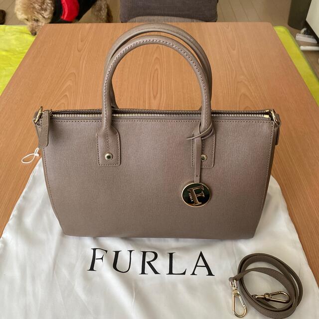 FURLAのハンドバッグ 3