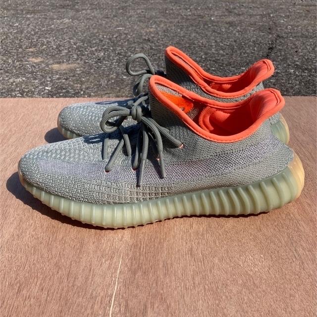 adidas(アディダス)の　イージーブースト350 v2 デザートセージ メンズの靴/シューズ(スニーカー)の商品写真