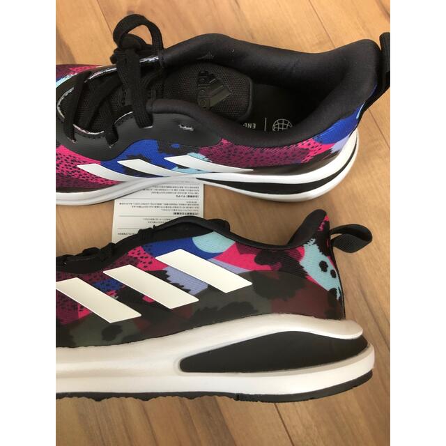 adidas(アディダス)のアディダス　ジュニア　スニーカー　フォルタラン　新品　22cm ランニング キッズ/ベビー/マタニティのベビー靴/シューズ(~14cm)(スニーカー)の商品写真