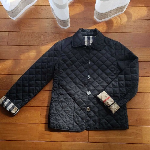 バーバリー 黒ジャケット10Y&アルマーニジュニア紺ストライプシャツのセット
