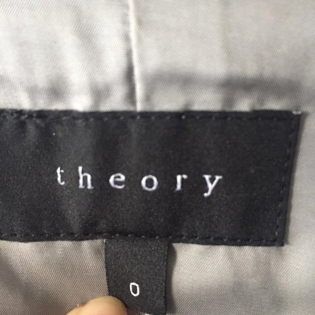 theory(セオリー)のセオリー パンツスーツ 珍しいアンクル丈 専用スーツカバー付き レディースのフォーマル/ドレス(スーツ)の商品写真