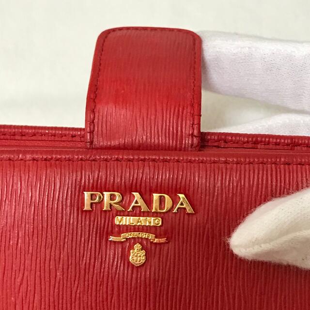 PRADA(プラダ)の【kooooki様専用】✨美品✨ プラダ PRADA 二つ折り 財布 レッド レディースのファッション小物(財布)の商品写真