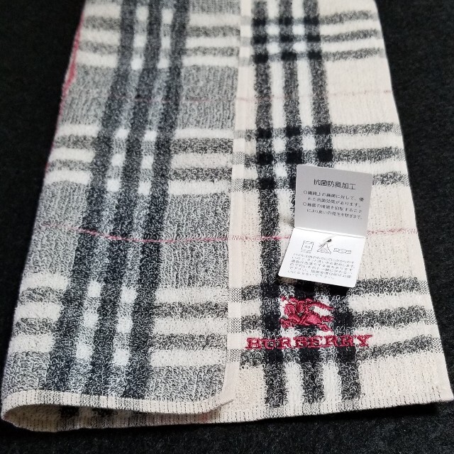 BURBERRY(バーバリー)のBURBERRYタオルハンカチ Burberrys レッド(2枚) レディースのファッション小物(ハンカチ)の商品写真