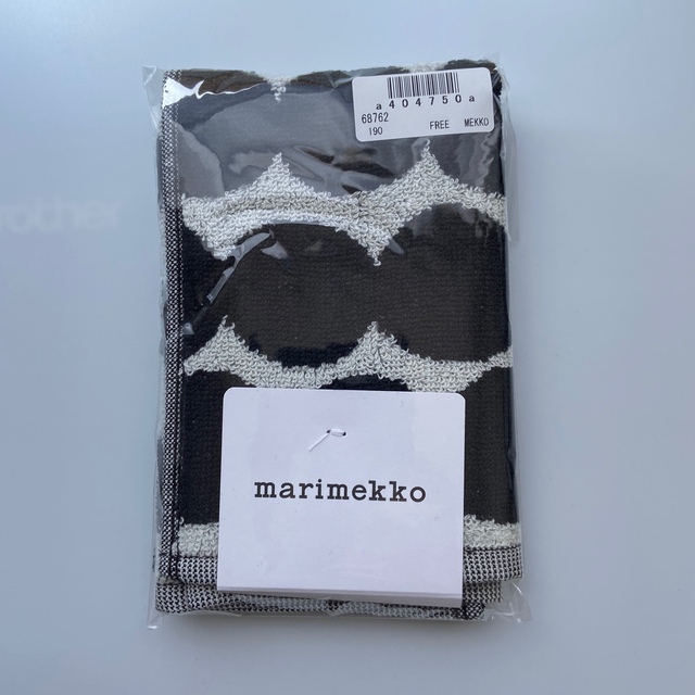 marimekko(マリメッコ)の【値下げ中】marimekko マリメッコ  ミニタオル WHITEBLACK インテリア/住まい/日用品のインテリア/住まい/日用品 その他(その他)の商品写真