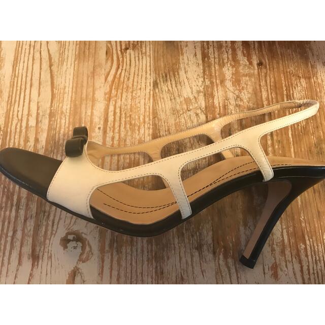 Kate spade牛革ケートスペードバックストラップリボンアクセントハイヒール レディースの靴/シューズ(ハイヒール/パンプス)の商品写真