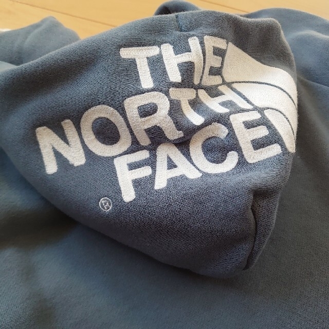 THE NORTH FACE(ザノースフェイス)の未使用限定ノースフェイスロゴ刺繍パーカー長袖レディーススウェットMアーバンブルー レディースのトップス(パーカー)の商品写真