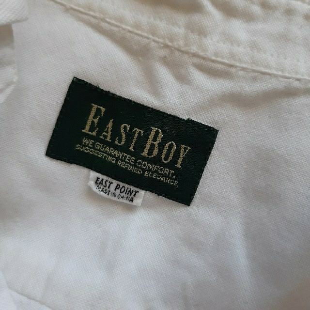 EASTBOY(イーストボーイ)のEAST BOY　イーストボーイ　Yシャツ　ブラウス　白　紺ロゴ刺繍 レディースのトップス(シャツ/ブラウス(長袖/七分))の商品写真