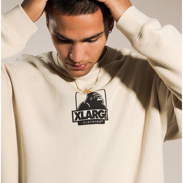 XLARGE(エクストララージ)の【海外限定】X-LARGE ロゴ スウェット トレーナー オフホワイト ベージュ メンズのトップス(パーカー)の商品写真