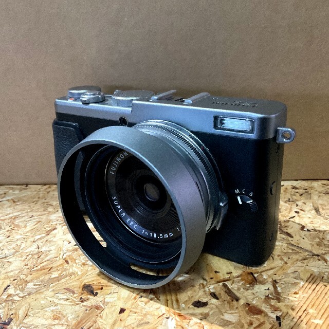 FUJIFILM デジタルカメラ X70