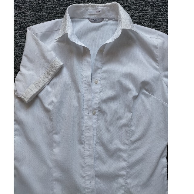 AOKI(アオキ)のLES  MUSE レディース　半袖　白　シャツ　９号 レディースのトップス(シャツ/ブラウス(半袖/袖なし))の商品写真