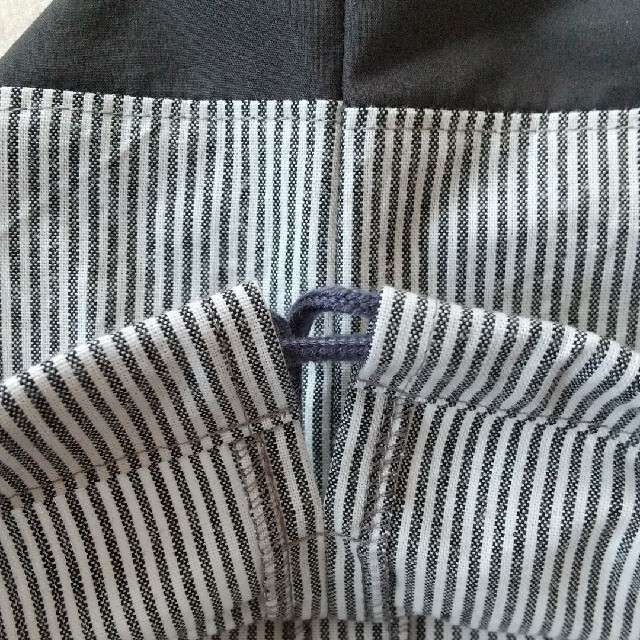 ハンドメイド 巾着袋 ２枚組 シンプル ストライプ カーキ チャコールグレー ハンドメイドのキッズ/ベビー(外出用品)の商品写真