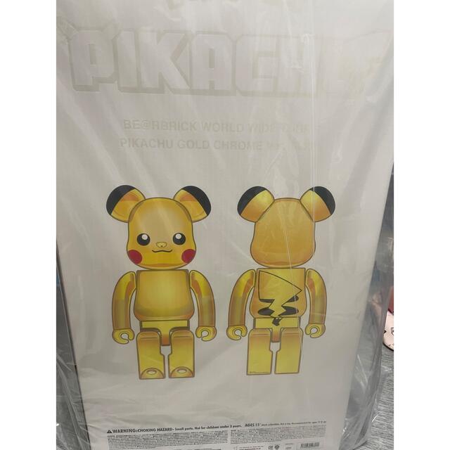 MEDICOM TOY(メディコムトイ)の BE@RBRICK ピカチュウ GOLD CHROME Ver. 1000％  エンタメ/ホビーのおもちゃ/ぬいぐるみ(キャラクターグッズ)の商品写真