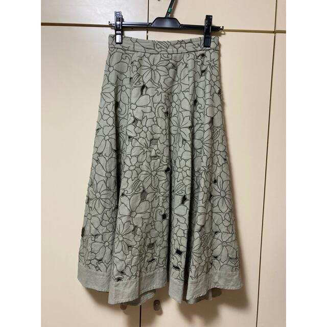 JUSGLITTY(ジャスグリッティー)のジャスグリッティー　カットワーク刺繍　リネンスカート　カーキ　Sサイズ レディースのスカート(ロングスカート)の商品写真