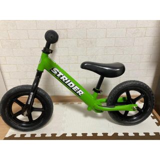 ストライダ(STRIDA)の【hynrnさま専用】ストライダー　グリーン(自転車)