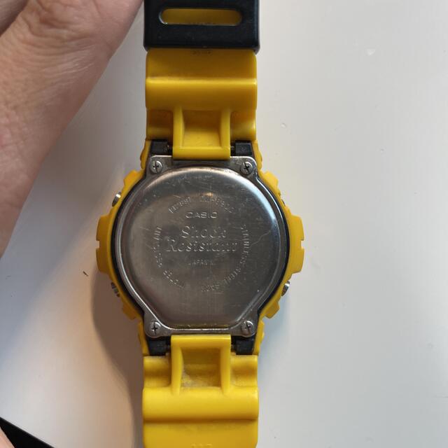 G-SHOCK(ジーショック)のCASIO G-SHOCK FOX FIRE DW 6900 クォーツイエロー メンズの時計(腕時計(デジタル))の商品写真