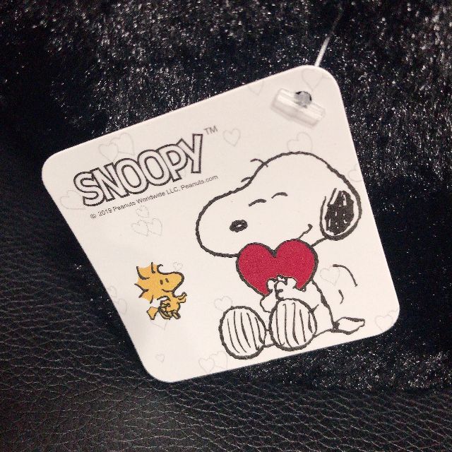 SNOOPY(スヌーピー)の【新品】スヌーピー 寝そべりキュートぬいぐるみ〈ブラック〉（希少品・非売品） エンタメ/ホビーのおもちゃ/ぬいぐるみ(キャラクターグッズ)の商品写真