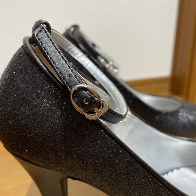 axes femme(アクシーズファム)の【axes femme】ストラップビジュー付きラメパンプス　ブラック レディースの靴/シューズ(ハイヒール/パンプス)の商品写真