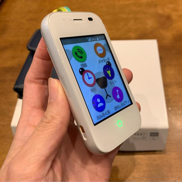 au(エーユー)のマモリーノ5 スマホ/家電/カメラのスマートフォン/携帯電話(携帯電話本体)の商品写真