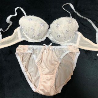 新品未着用＊ブラジャー&ショーツセット（B65）(ブラ&ショーツセット)