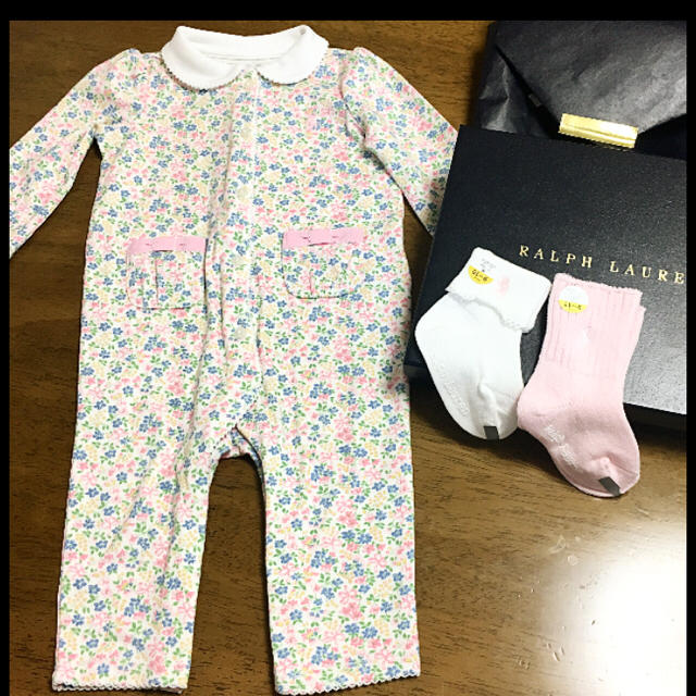 POLO RALPH LAUREN(ポロラルフローレン)の★新品未使用★半額★ポロ ラルフローレン★長袖ロンパース&靴下SET★6M キッズ/ベビー/マタニティのベビー服(~85cm)(ロンパース)の商品写真