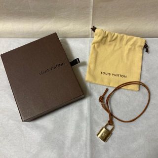 ルイヴィトン(LOUIS VUITTON)の【正規品】ヴィトン　キー型チャーム(チャーム)