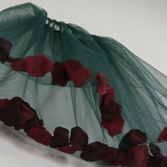 ラスト１点❅☃🌹花びらの入った チュールスカート レディースのスカート(ひざ丈スカート)の商品写真