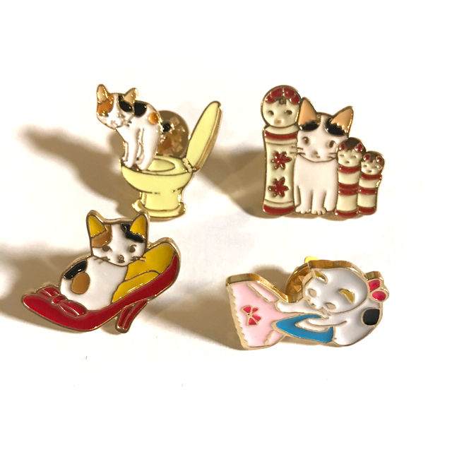 贈り物ネコ 猫 ピンバッジ その他 猫ピンズ ピンバッジ 三毛猫三宅さん さくらみやけ ブローチ ピンバッチ 文房具 ステーショナリー 猫雑貨 ネコグッズ ねこ キャット