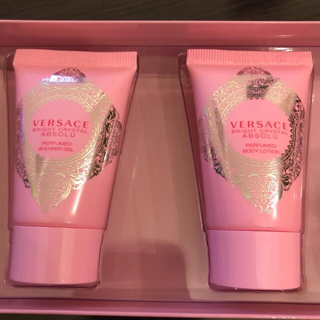 VERSACE(ヴェルサーチ)の⭐︎値下げ⭐︎ヴェルサーチ　ブライトクリスタル コスメ/美容のボディケア(ボディローション/ミルク)の商品写真