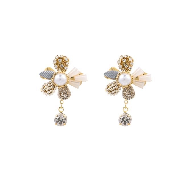 【新品】デザインフラワーピアス／Pearl×Stone×Flower レディースのアクセサリー(ピアス)の商品写真