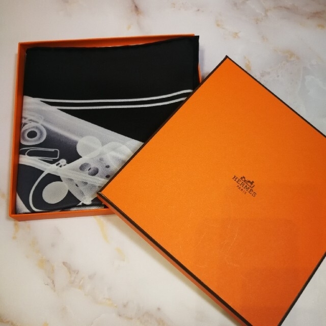 Hermes(エルメス)のエルメス カレ70 プリーズチェックイン 未使用 レディースのファッション小物(バンダナ/スカーフ)の商品写真