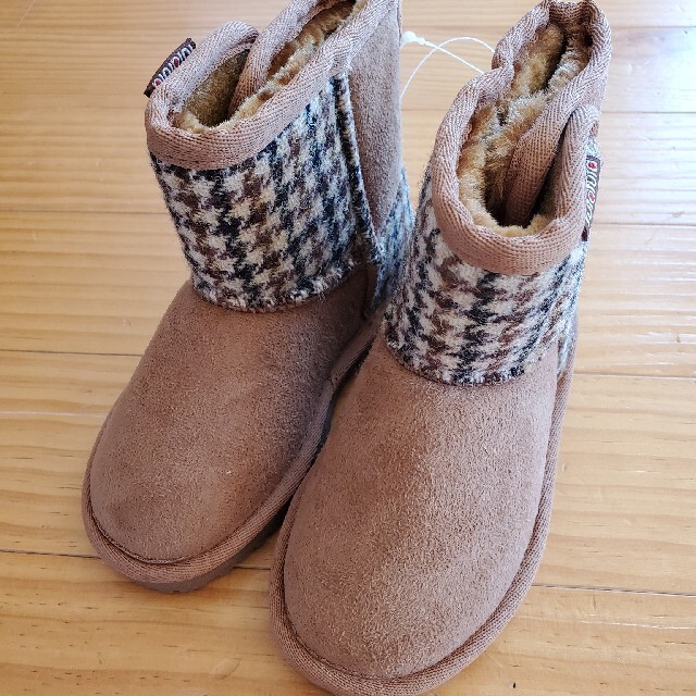 Harris Tweed(ハリスツイード)の新品タグ付き　ハリスツイード　ブーツ　17 キッズ/ベビー/マタニティのキッズ靴/シューズ(15cm~)(ブーツ)の商品写真