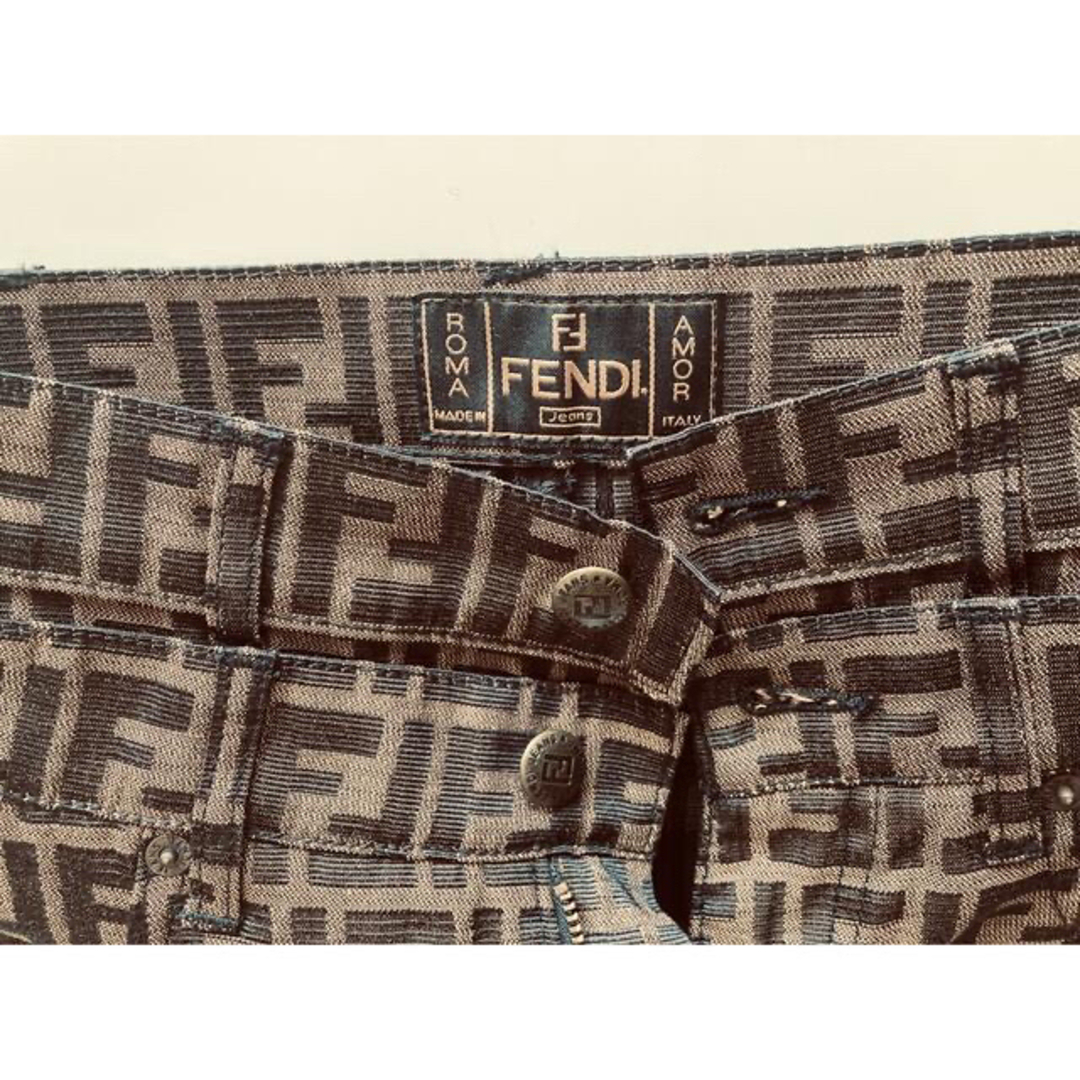 FENDI(フェンディ)の◆期間限定価格◆《wベルト》付けます　FENDI ズッカ柄　パンツ　未使用・新品 レディースのパンツ(カジュアルパンツ)の商品写真