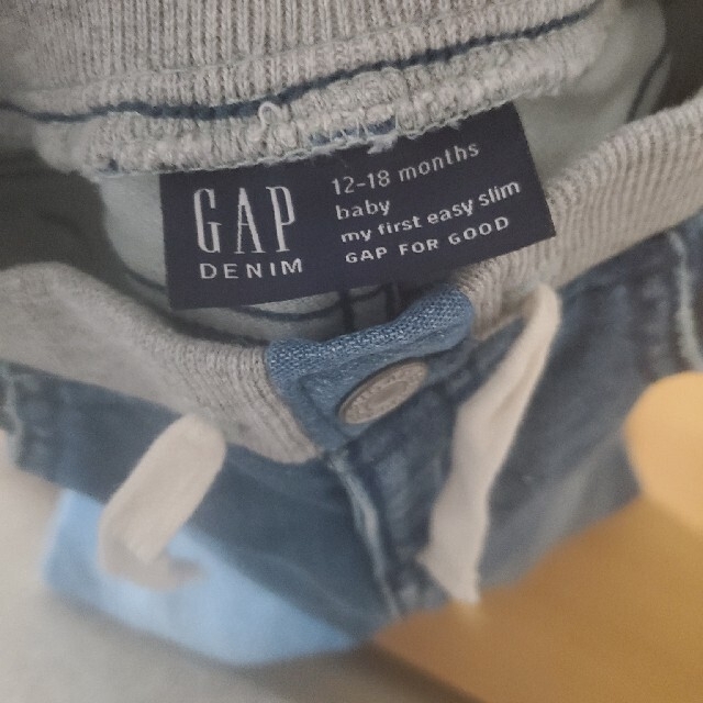 GAP(ギャップ)のパンツ　ズボン　デニム　ジーンズ　80 キッズ/ベビー/マタニティのベビー服(~85cm)(パンツ)の商品写真