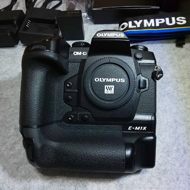 OLYMPUS(オリンパス)のOLYMPUS ミラーレス一眼カメラ OM-D E-M1X スマホ/家電/カメラのカメラ(ミラーレス一眼)の商品写真