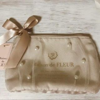 メゾンドフルール(Maison de FLEUR)のMaison de FLEUR ポーチ リボン(ポーチ)