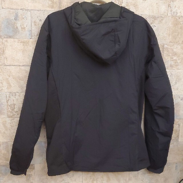 新品 ARC'TERYX アトムLTフーディー 1