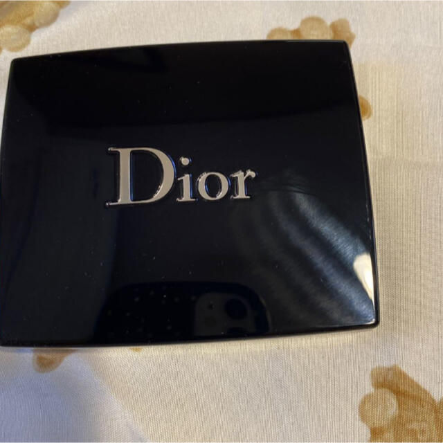 Christian Dior(クリスチャンディオール)のディオール   サンククルールクチュール　649 ヌードドレス コスメ/美容のベースメイク/化粧品(アイシャドウ)の商品写真