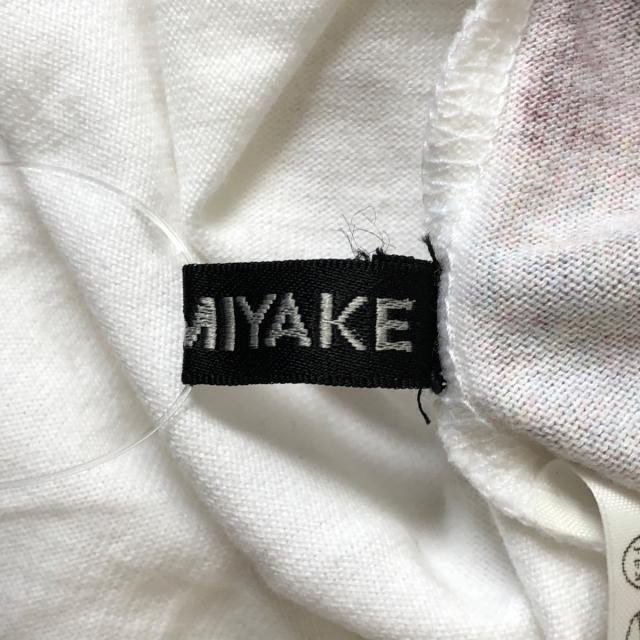 ISSEY MIYAKE(イッセイミヤケ)のイッセイミヤケ 半袖Tシャツ サイズM美品  レディースのトップス(Tシャツ(半袖/袖なし))の商品写真