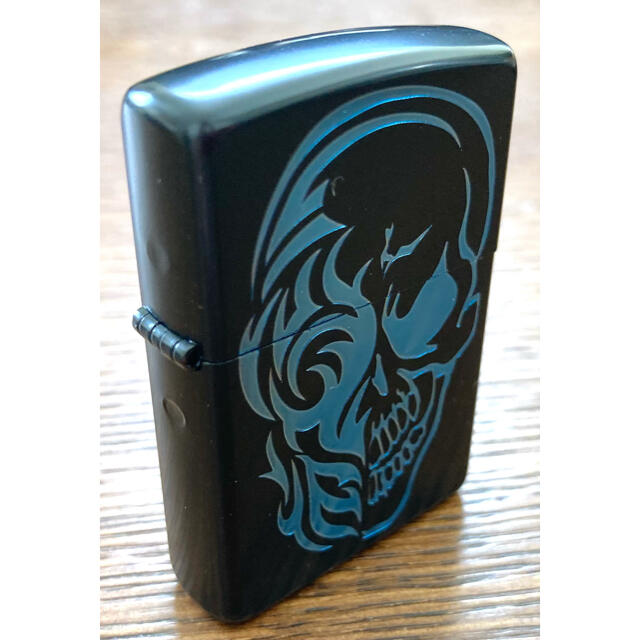 ZIPPO(ジッポー)のZippo ジッポー　HALF OF SKULL 2HSK-BL 新品未使用品 メンズのファッション小物(タバコグッズ)の商品写真